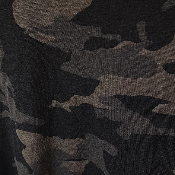 Prana‎ Women Sz M Top Camouflage  Sleeveless Athleisure Activewear Tank Workout - Picture 2 of 6